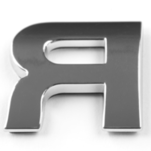 Я, 3D Chrombuchstabe